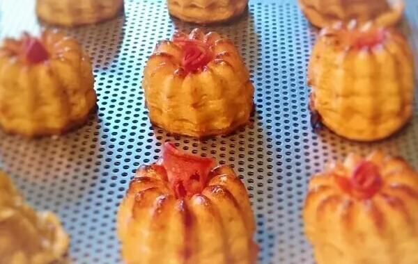 Cannelés au chorizo et au comté