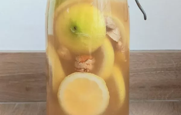 Boisson naturelle pétillante citron-gingembre