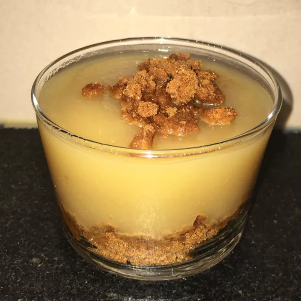 Verrine compote pomme, poire sur lit de spéculoos