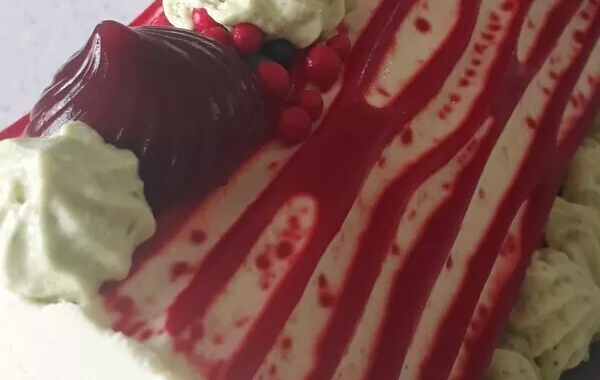 Bûche pistache framboises