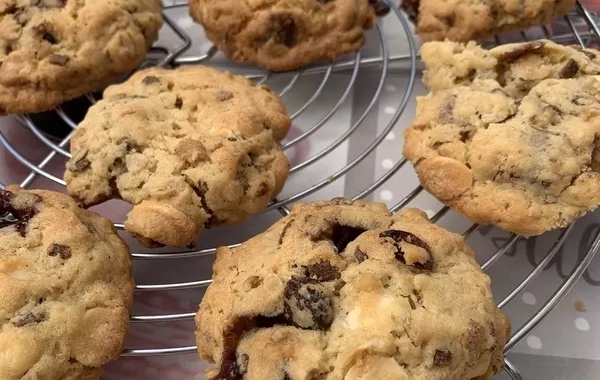 Cookies au Carambar et chocolat blanc