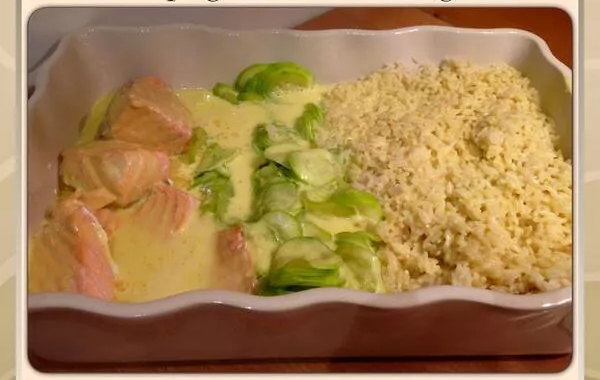 Pavés de saumon accompagnés de riz et courgettes