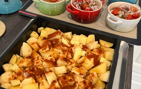 Pommes de terre au four et légumes confits