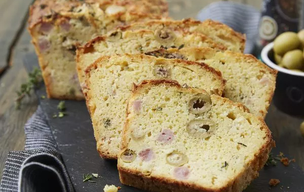 Cake au jambon et olives