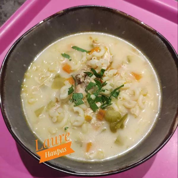 Soupe de poulet légumes et pâtes