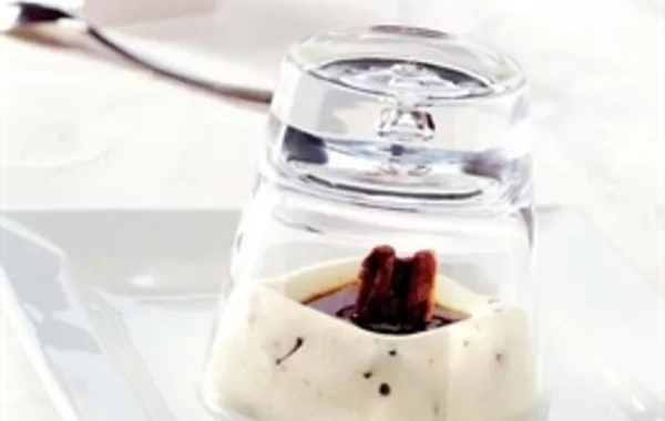 Crème glacée au chocolat blanc et noix de pécan