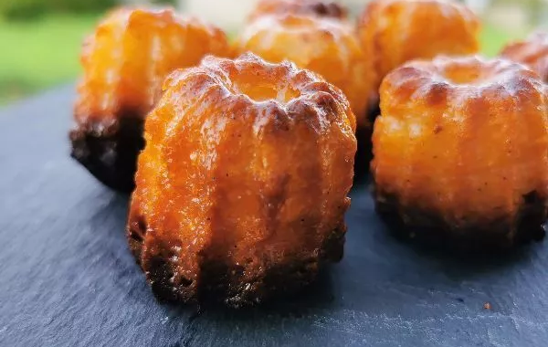 Cannelés bordelais