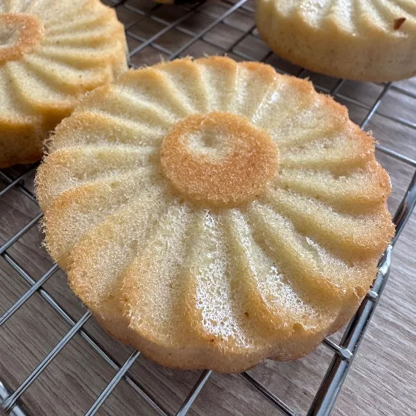 flower financier framboises