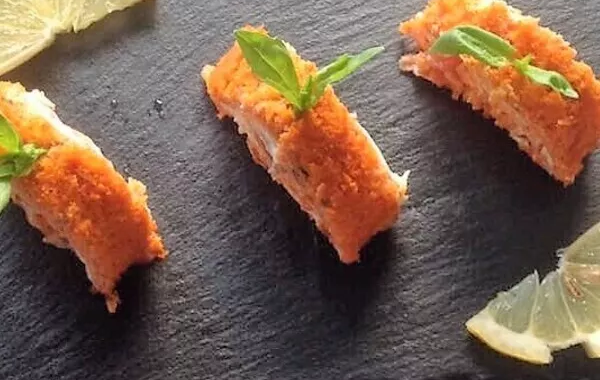 Roulé tomate basilic, saumon fumé et fromage frais