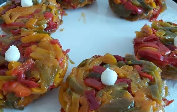 Tatins de trois poivrons chèvre et miel