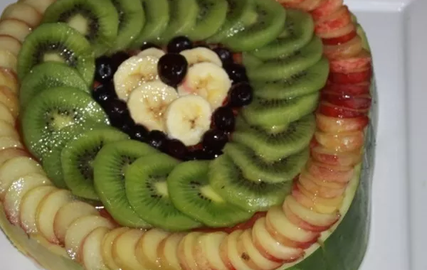 Tartes aux fruits sur fonds de pastèque