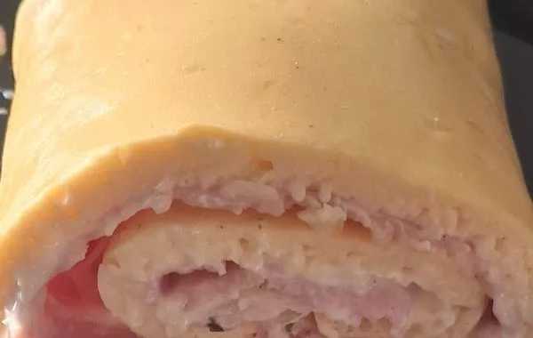 Omelette roulée jambon fromage