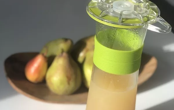 Jus de poire anti-gaspi (épluchures bio)