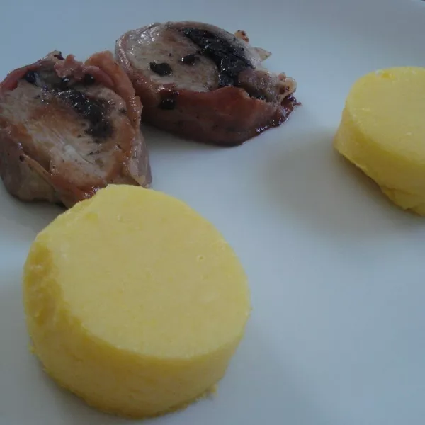 Filet mignon de porc aux olives et polenta