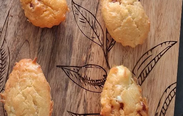 Madeleines salées chorizo/feta dés d'épaule/feta