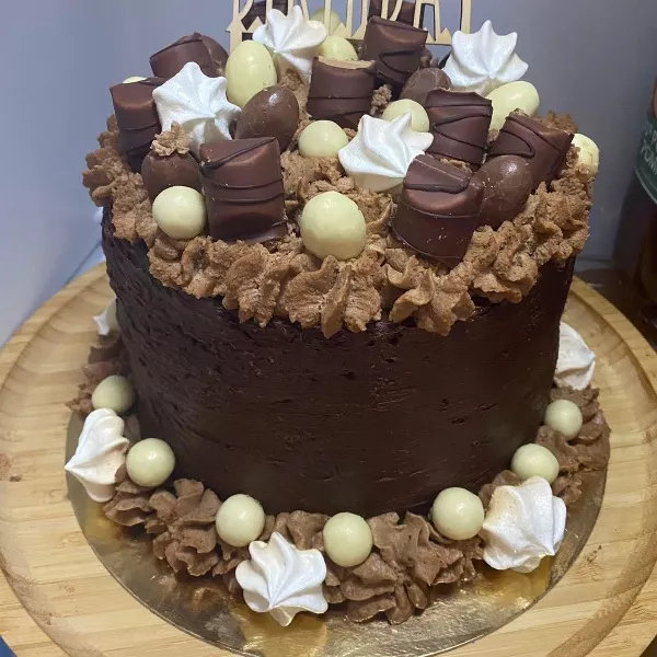 Layer cake kinder Bueno ANNIVERSAIRE 