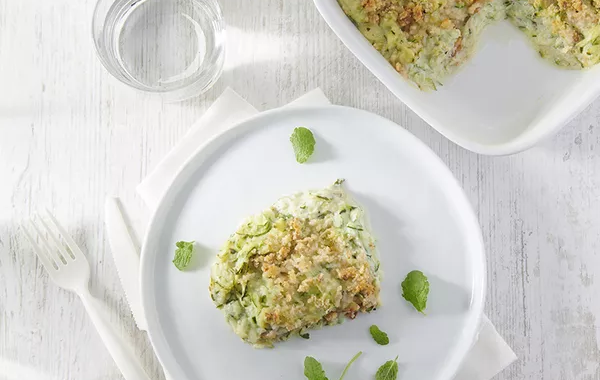 Gratin de courgettes et chèvre frais croustillant aux noix
