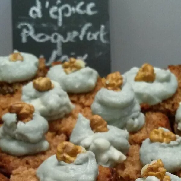 Tartines de pain d'épices au chèvre et au roquefort