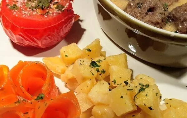 Boulette de Boeuf aux champignons et à la crème avec ses accompagnements