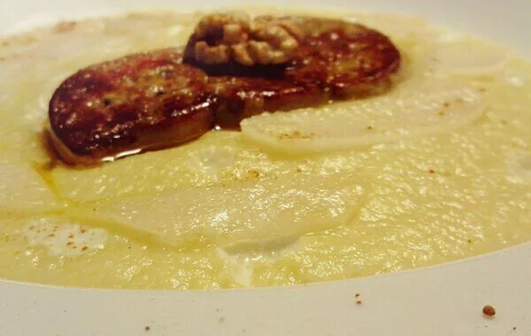 VELOUTE PANAIS POIRES FOIE GRAS POELE