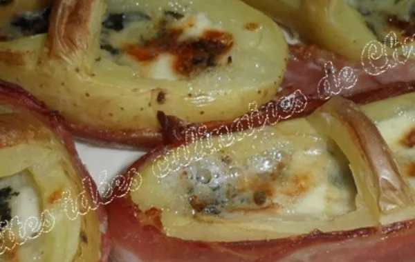 Paniers de pommes de terre au roquefort enrobés de lard