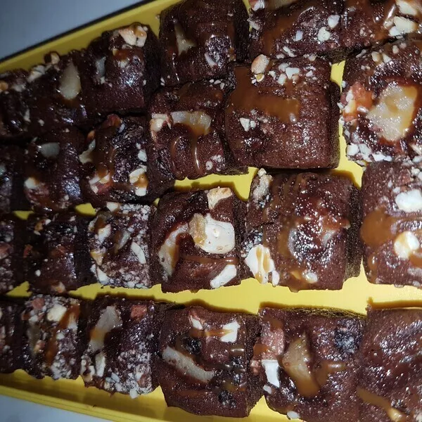 Cubes poire chocolat caramel et fruits secs