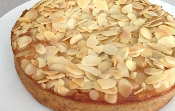 Gâteau à la ricotta, noisettes et chocolat.