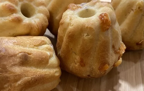 Mini kouglofs salés comté et noisettes