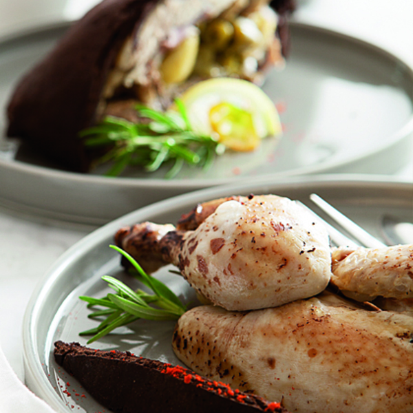 Coquelet aux agrumes, croûte de cacao