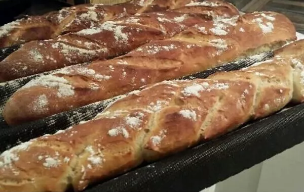 PAIN SEMI COMPLET (PETITS PAINS OU BAGUETTES)