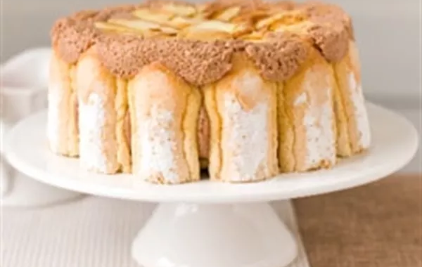 Cheese-charlotte à la mousse pralinée aux pommes