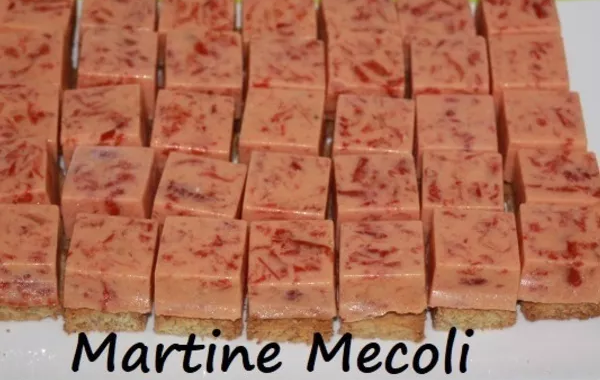 Mousses de poivrons rouges sur canapés