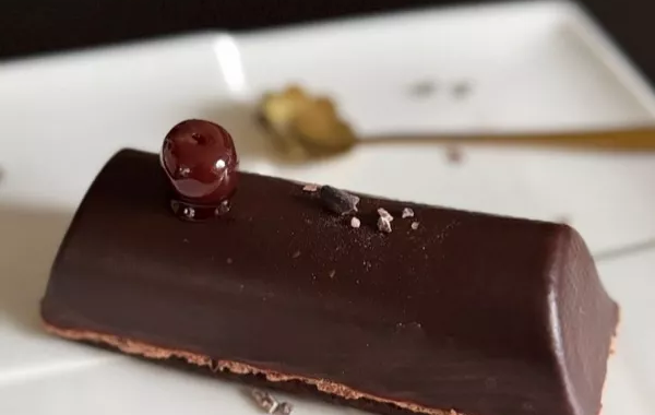 Bûchettes chocolat griottines sur sablé vanille