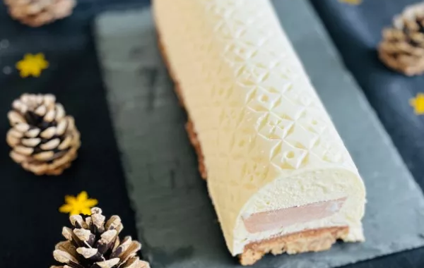 BUCHE VANILLE COOKIE PECAN CHOCOLAT CARAMEL