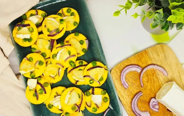 Mini-quiches de polenta, chèvre et petits pois