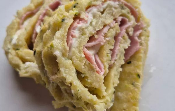 Galette croustillante aux légumes, jambon et mozzarella