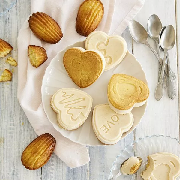 Glace à la madeleine sur sablée citron 