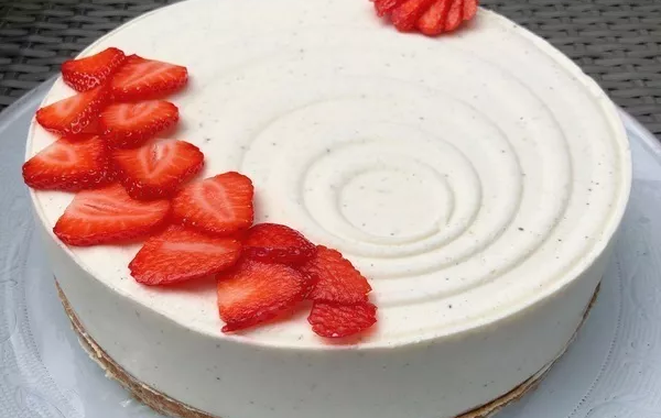 Entremet fromage blanc et insert rhubarbe/fraises
