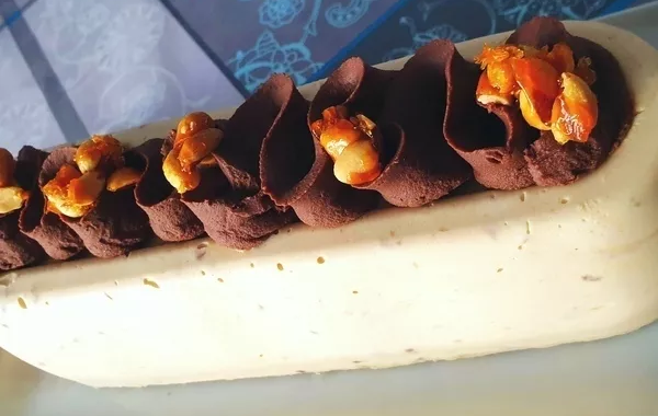 Bûche Savarin Cacahuète/Chocolat
